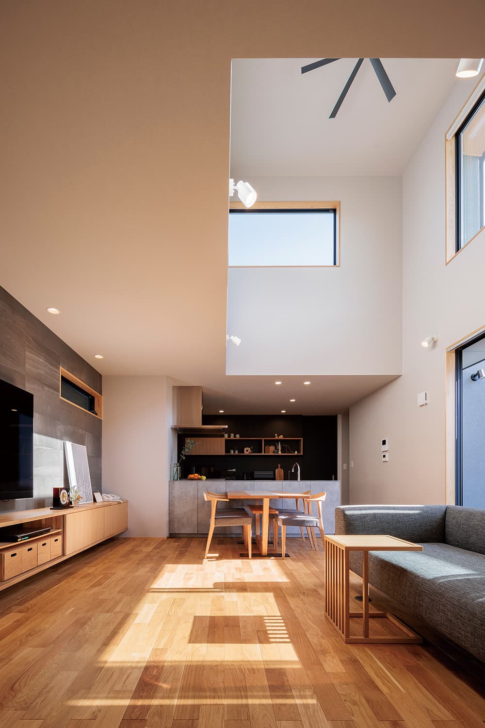 敷地条件を有効利用した中庭のあるコの字の家