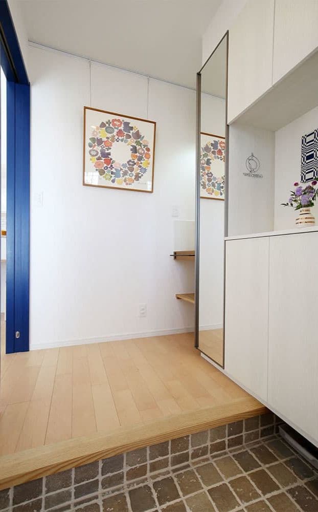 北米スタイルのガレージがある家