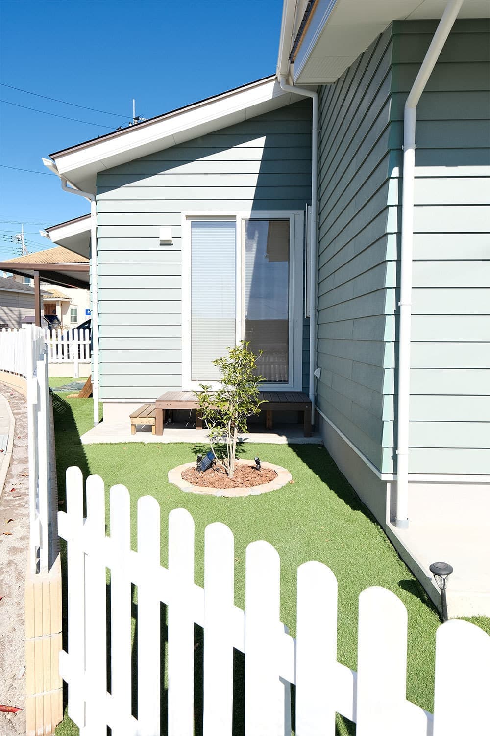 北米スタイルのガレージがある家