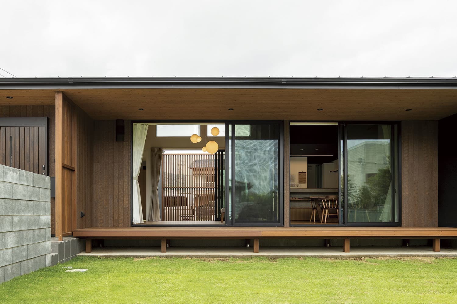 二層のスキップフロアのある 平屋の家