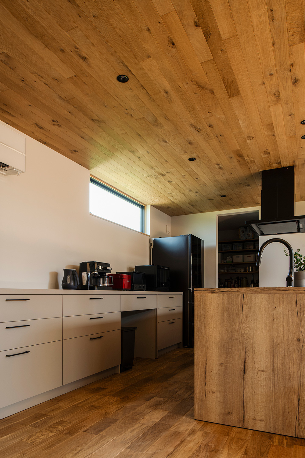 視線に配慮したロの字の平屋の家