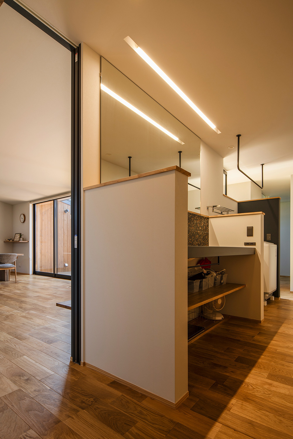 視線に配慮したロの字の平屋の家