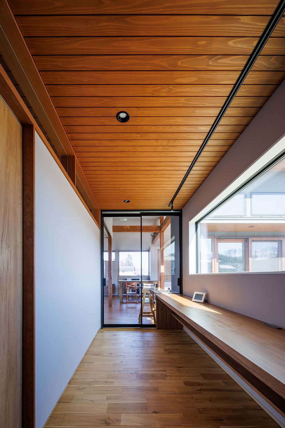 廊下と兼用させたスタディースペース兼書斎