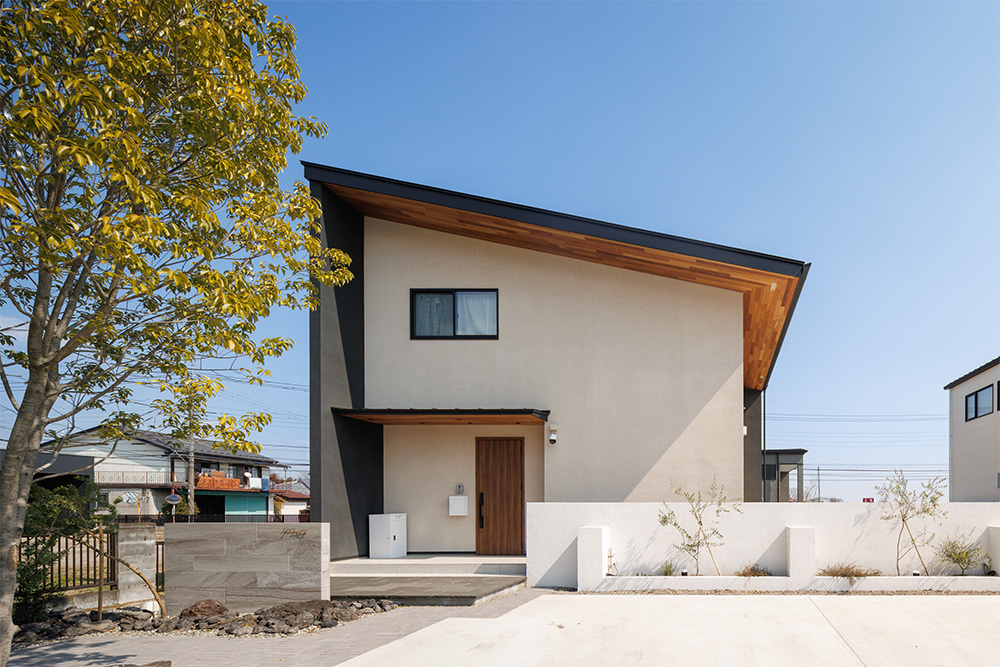 サンクンリビングとヌックのある家