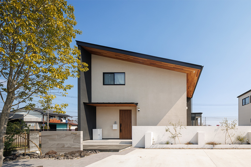 サンクンリビングとヌックのある家