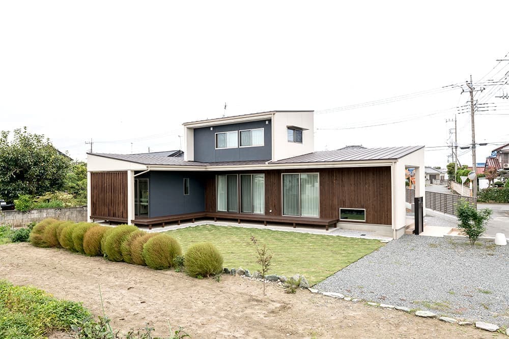 デッキテラスが繋がる家