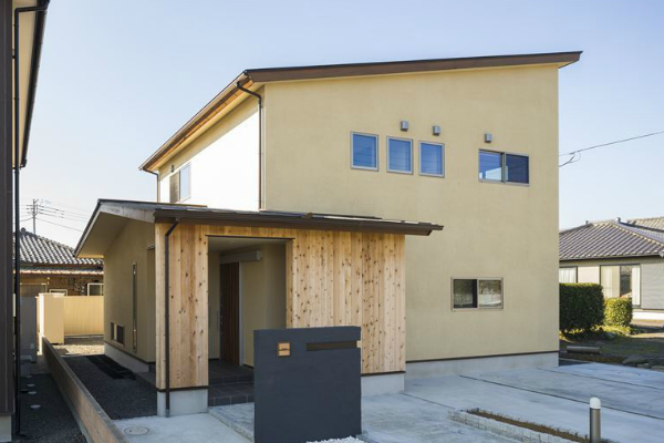 木の温もり溢れる 吹抜けのある家