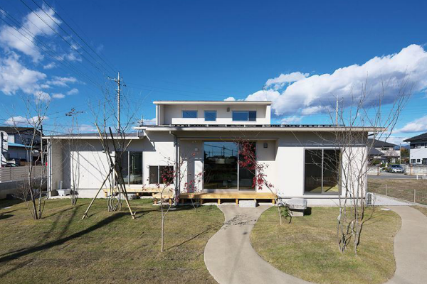 風そよぐ光あふれる家