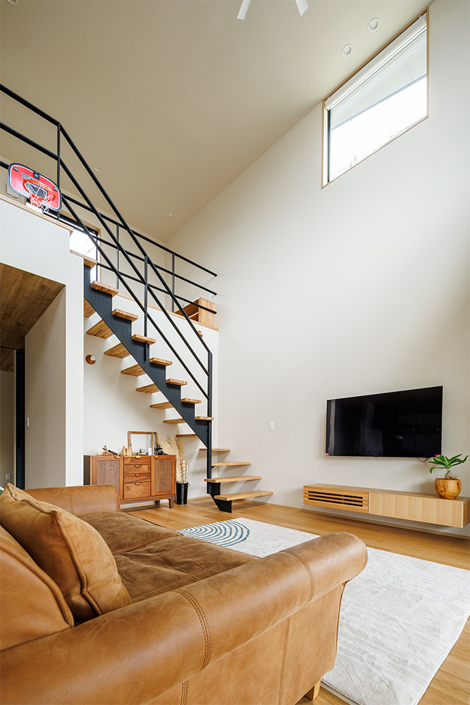 道路側からは見えず、ランドリールームからは近くに設けた外部物干しスペース