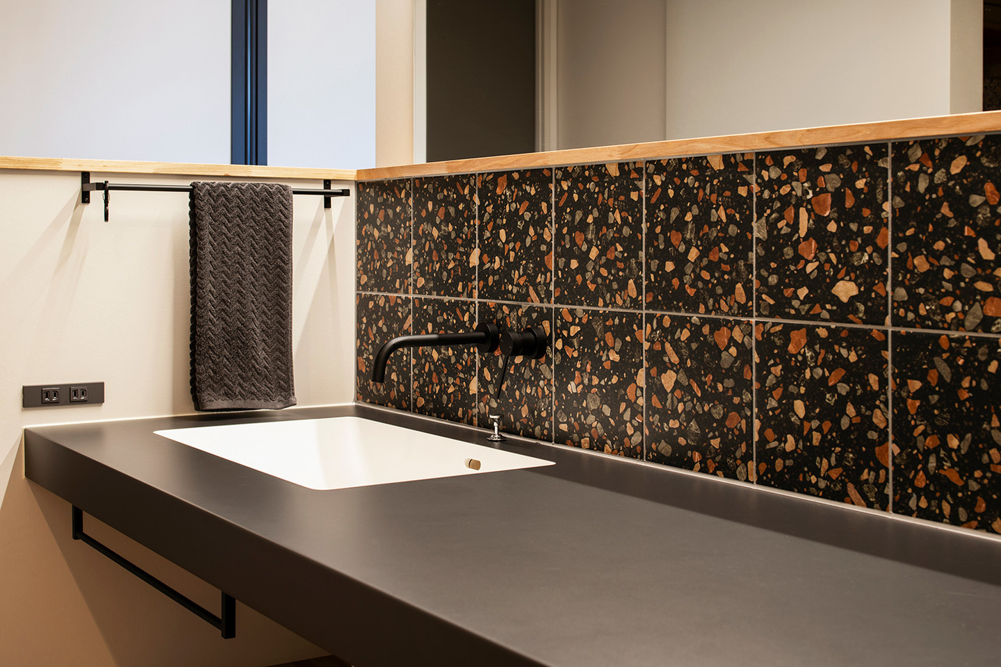 視線に配慮したロの字の平屋の家