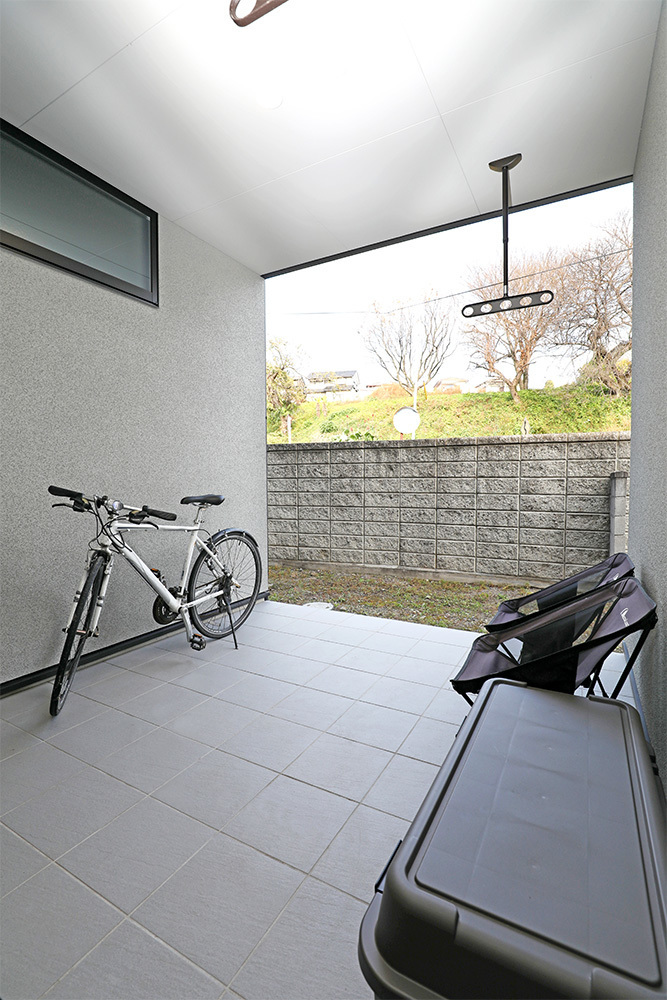 空間をつなぐ造作家具とヌックのある家