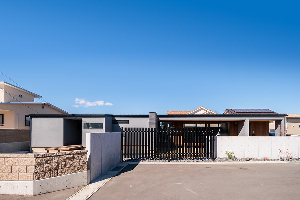 ウチとソトがつながる平屋の家