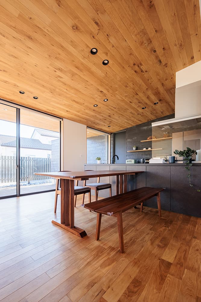 ウチとソトがつながる平屋の家