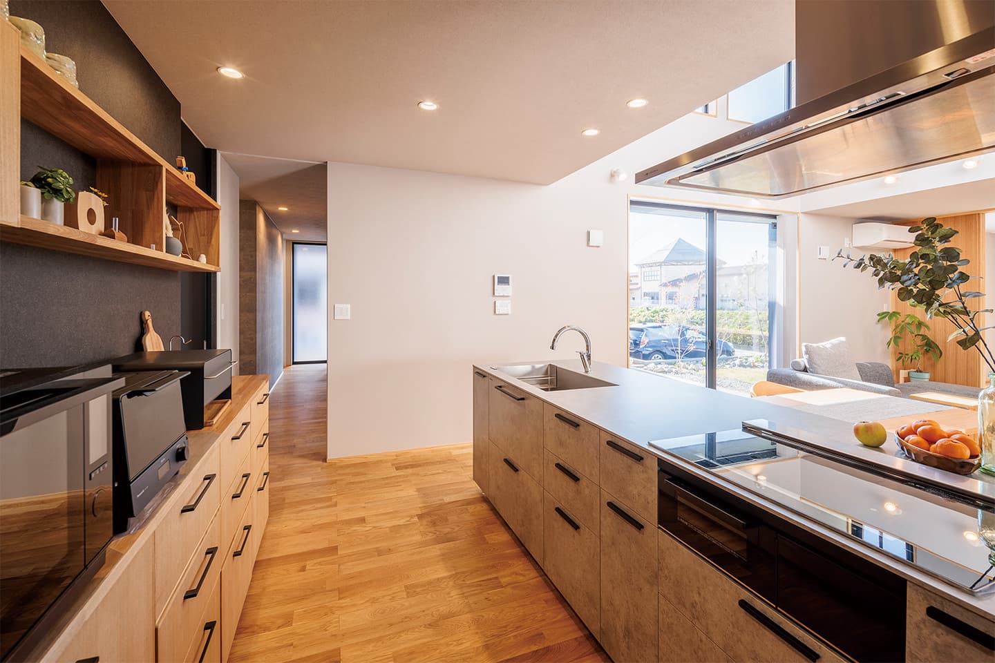 敷地条件を有効利用した中庭のあるコの字の家