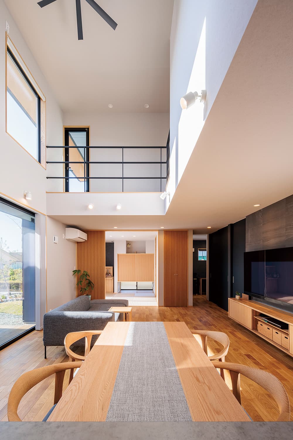 敷地条件を有効利用した中庭のあるコの字の家