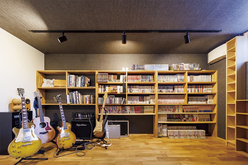 南北に長いビルトインガレージ付きの平屋