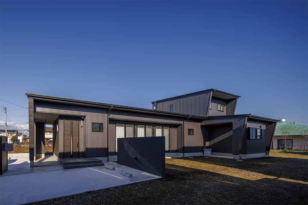 光を取込む横長の家