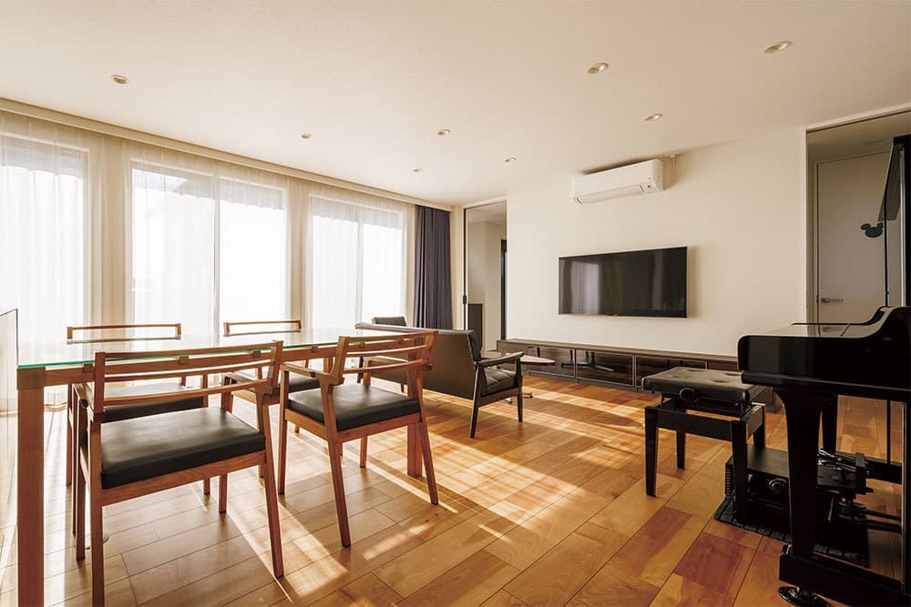 光を取込む横長の家