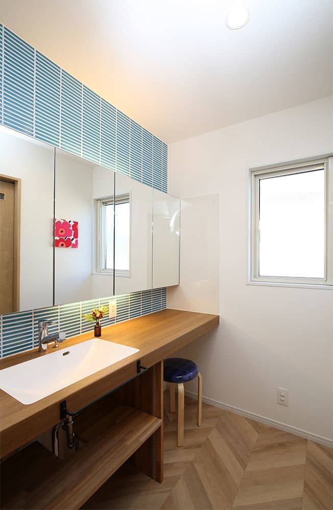 北米スタイルのガレージがある家