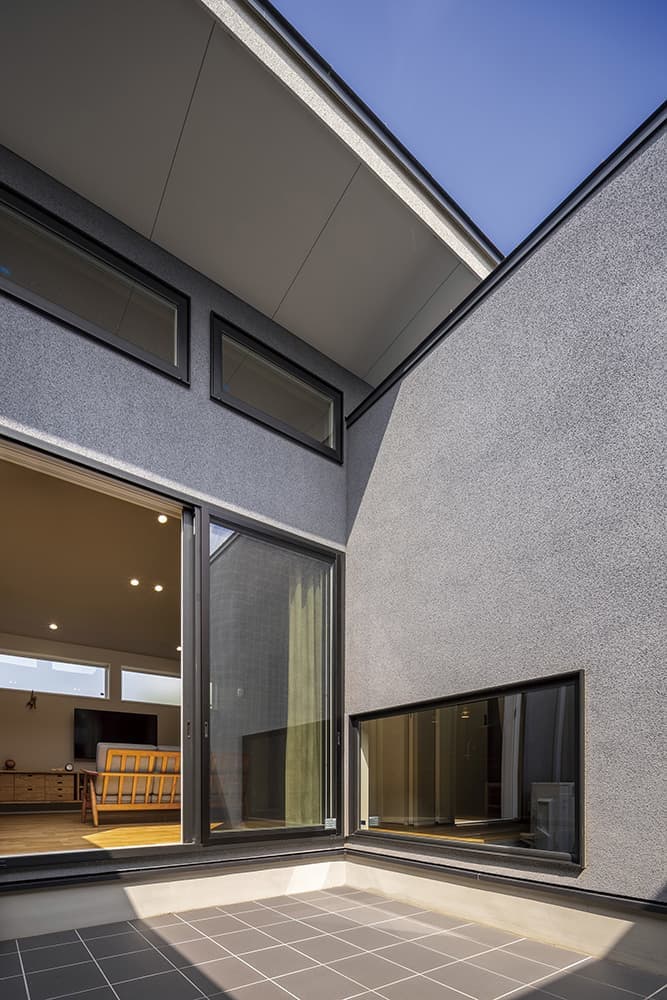 プライバシーと開放感を両立した中庭のある平屋の家