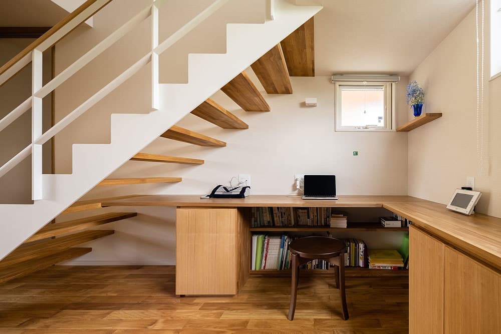 ガレージと趣味スペースがある和モダンな家