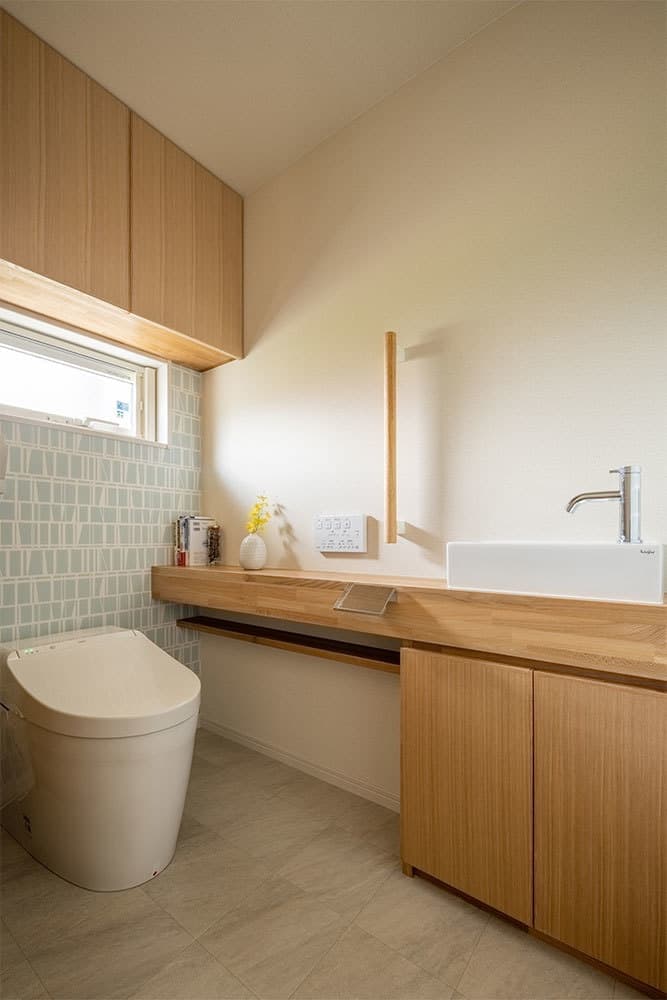 ガレージと趣味スペースがある和モダンな家