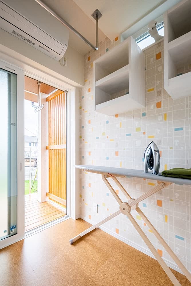 ガレージと趣味スペースがある和モダンな家