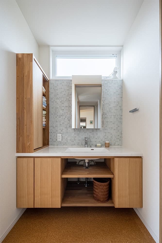 ガレージと趣味スペースがある和モダンな家