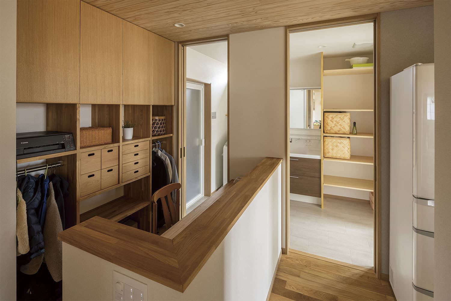 Ｌ型に大開口を配置した開放感と木の温もりのある家