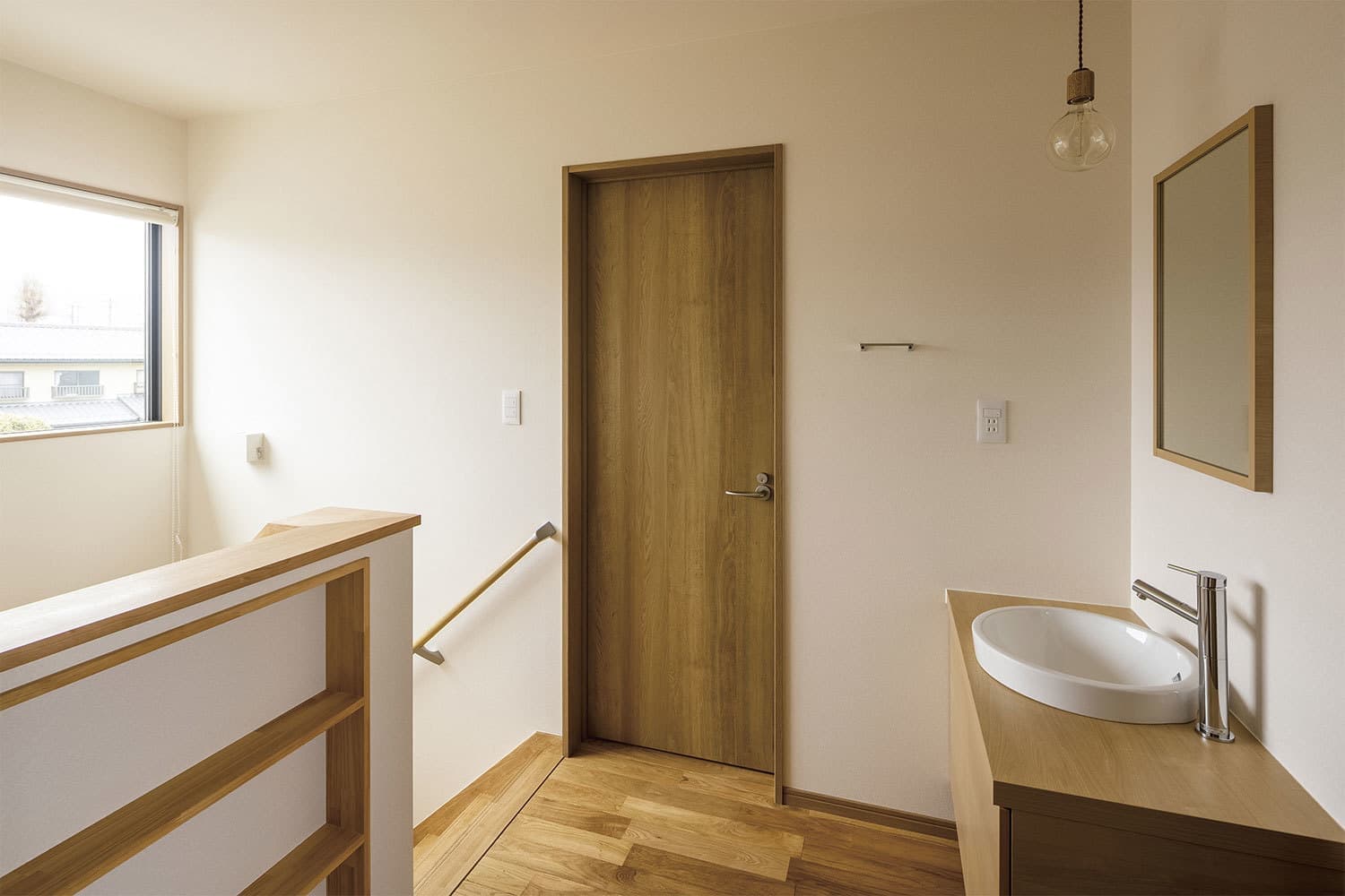 Ｌ型に大開口を配置した開放感と木の温もりのある家