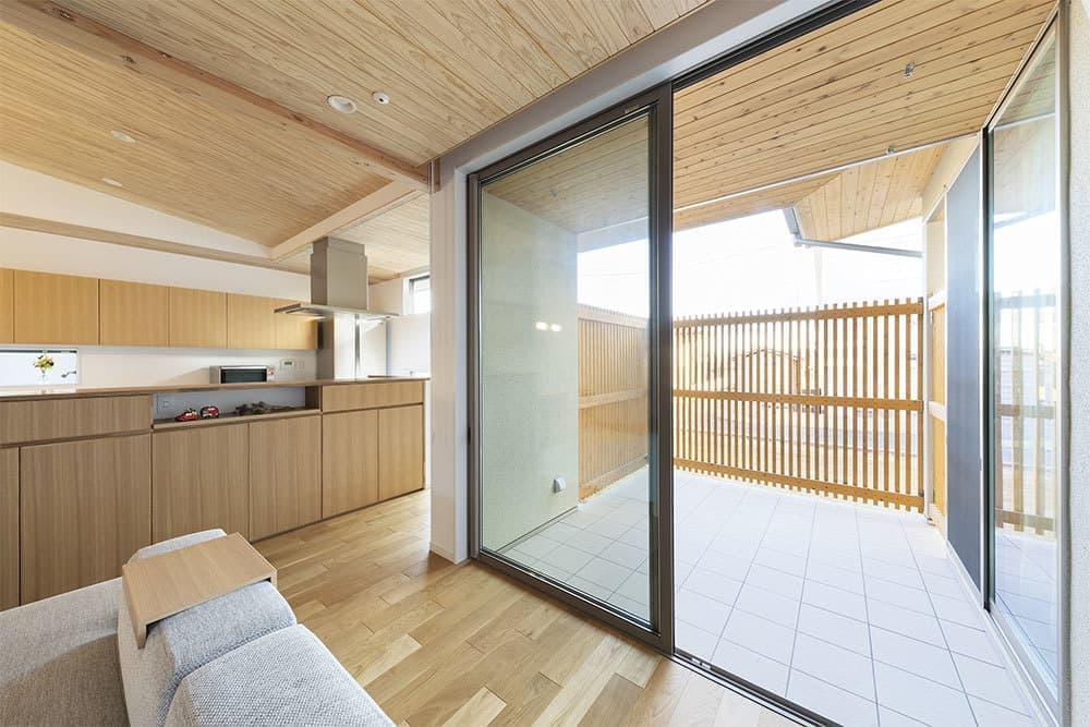 リビングとプライベ－トな中庭が一体となる