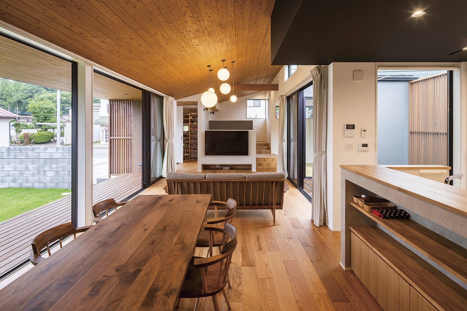 二層のスキップフロアのある 平屋の家