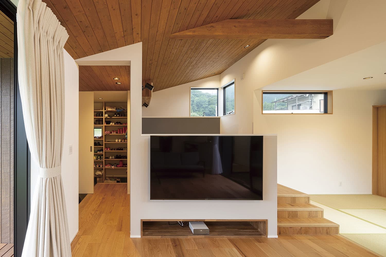 二層のスキップフロアのある 平屋の家