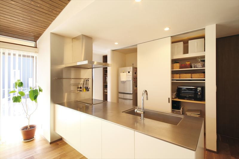 動線に配慮した光と風のすむ家