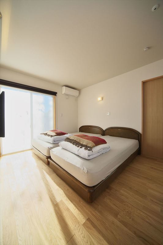 風が抜ける寝室（対面にも掃出し窓）