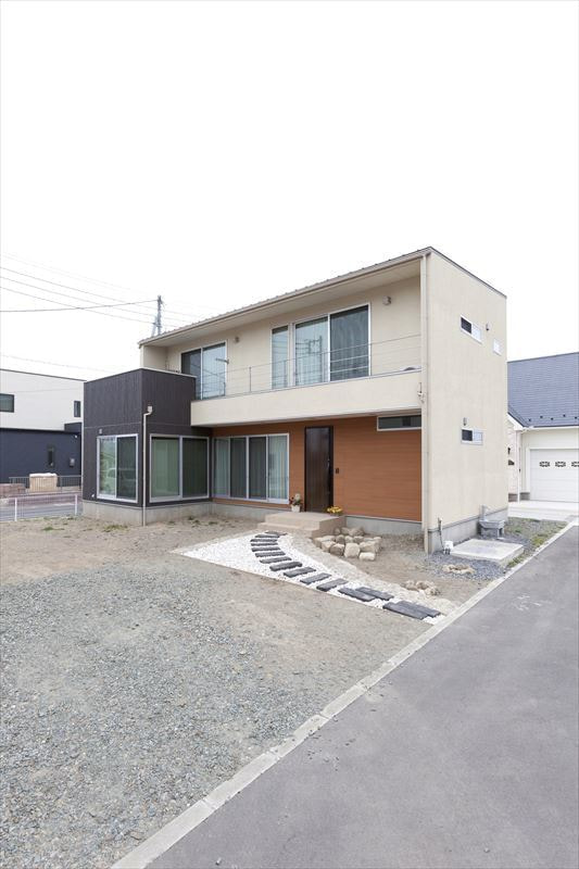 木のぬくもりを感じるモダンな家