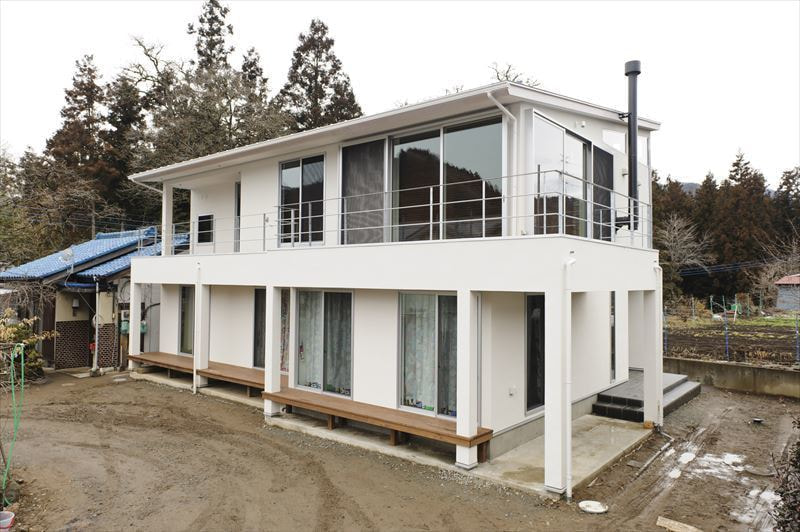 2階の手摺は目立たないようなデザイン