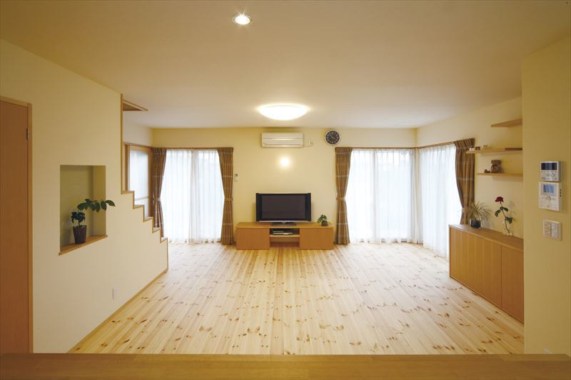 川方向に開く家