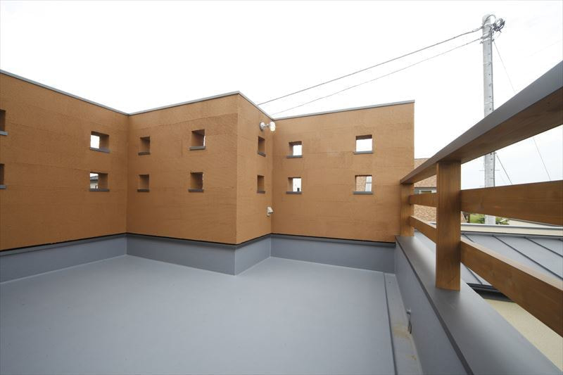 川が見れる2階のバルコニー