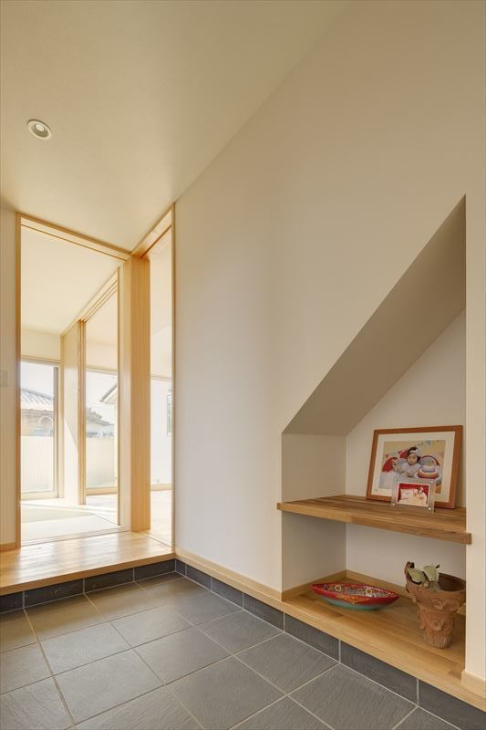 木の温もり溢れる吹抜けのある家