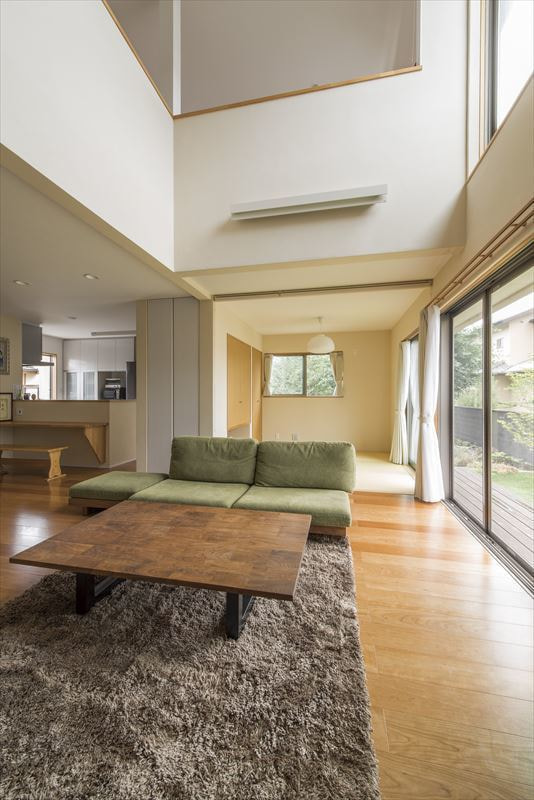 世帯をつなぐ趣味部屋のある2世帯住宅