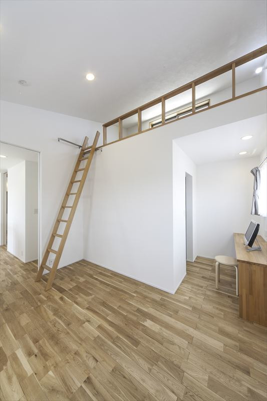 離れ和室と中庭のある家