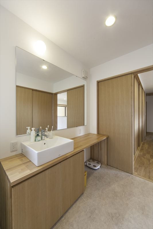 離れ和室と中庭のある家