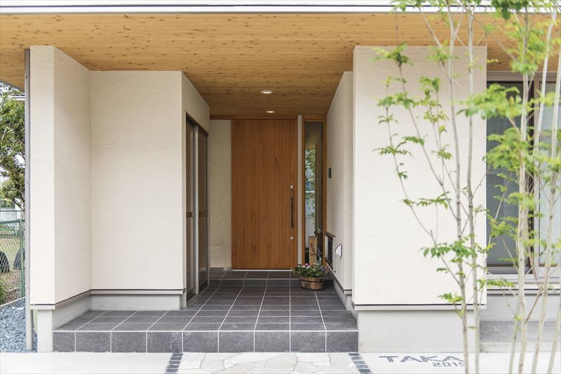 木製引戸の玄関戸