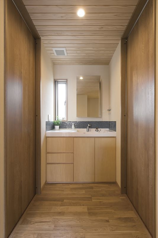 製作洗面台と収納鏡