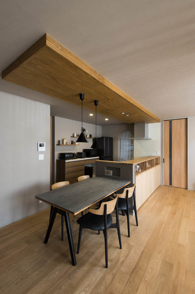 下がり天井としたダイニングキッチン