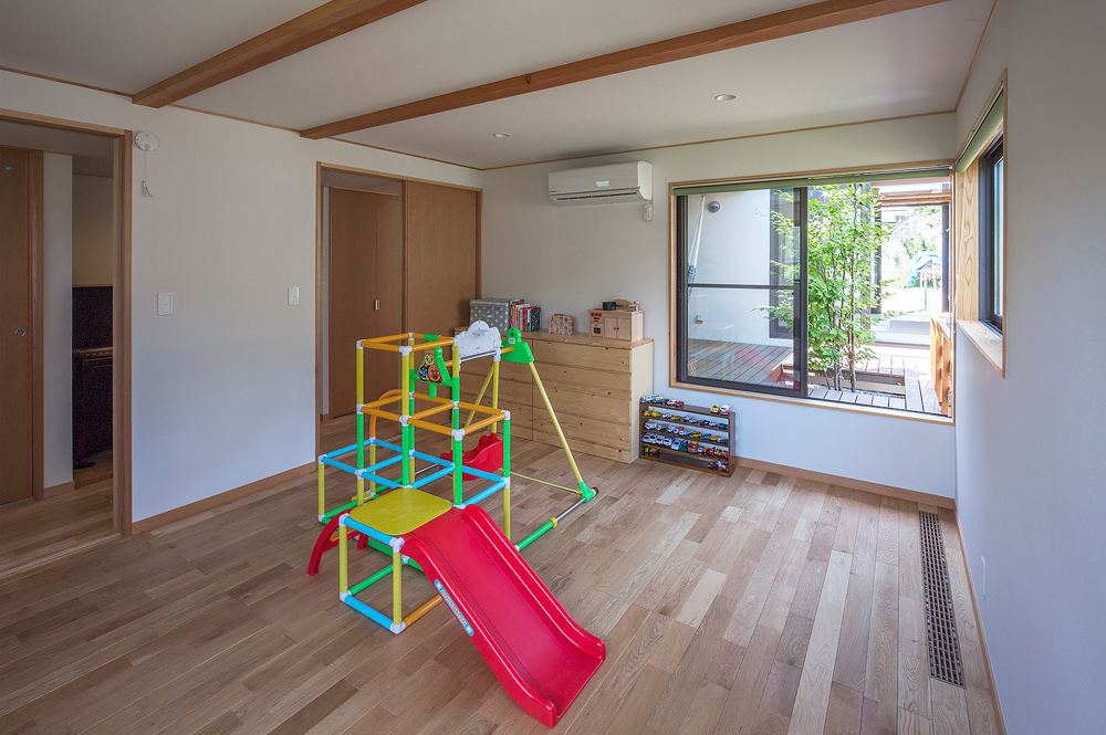 子どもが遊べる遊具が置いてある部屋