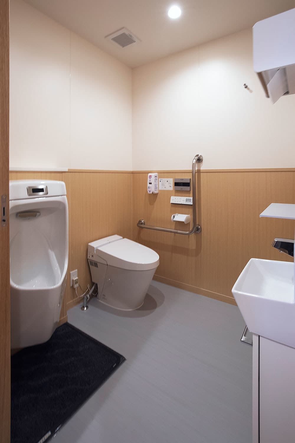 クリニック内観・男子トイレ