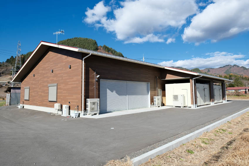 小林養蜂園（はちみつ工場）棟